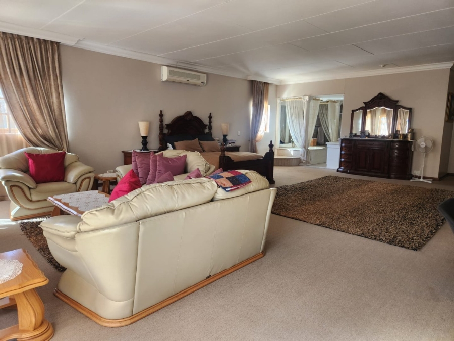 4 Bedroom Property for Sale in Wilkoppies North West